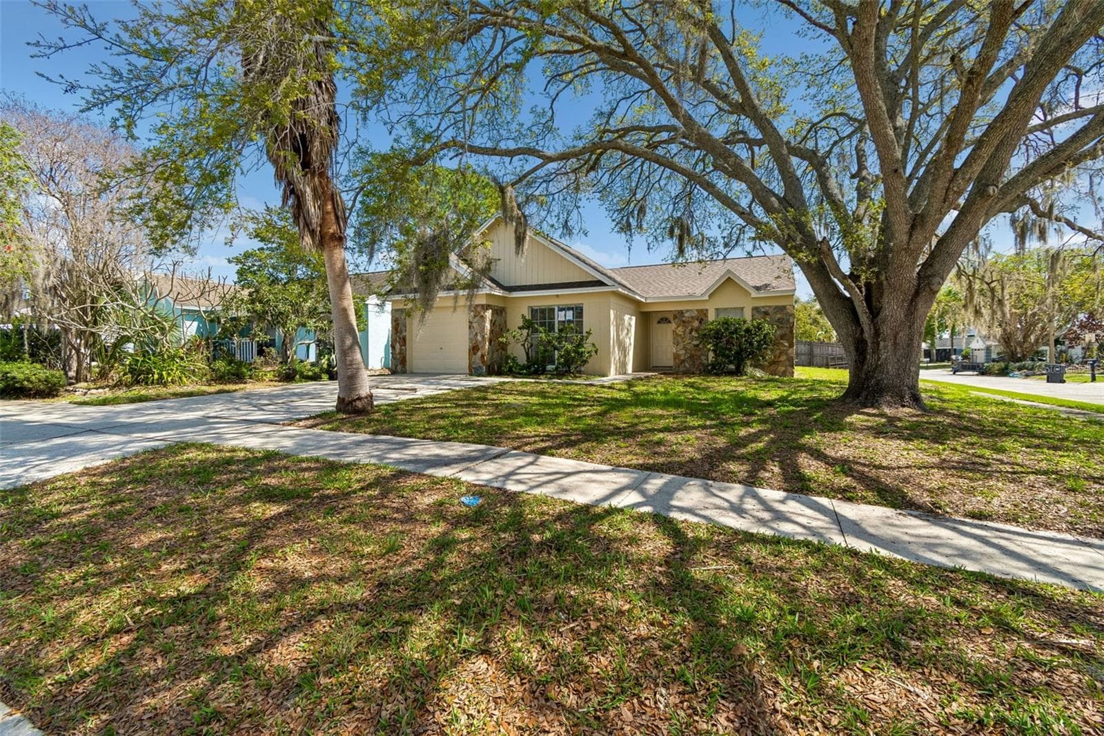 Single Family Residence at 8301 IBERIA PL, TAMPA, photo 3 of 35