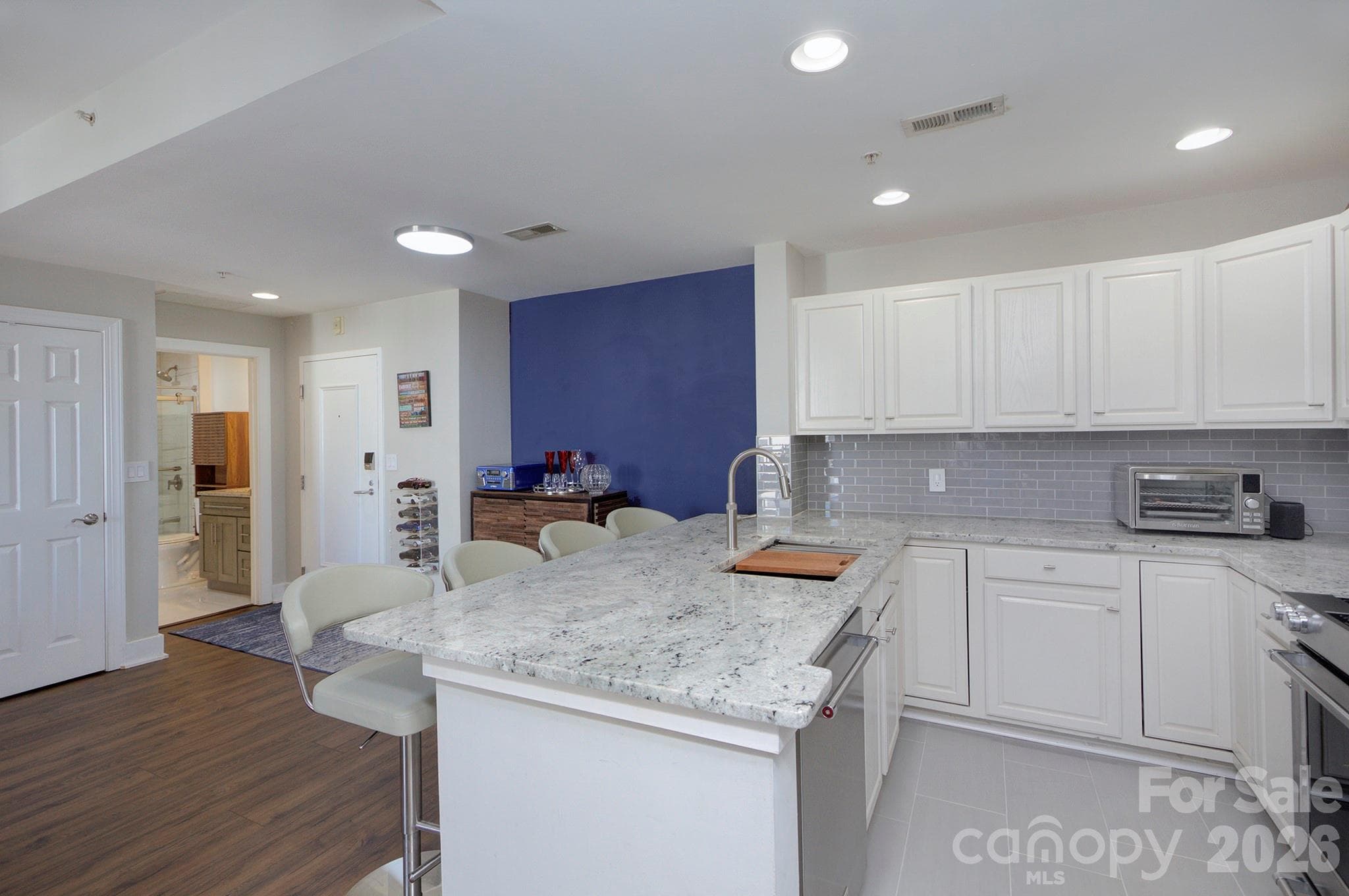 Condominium at 718 W Trade Street, Charlotte, photo 8 of 33