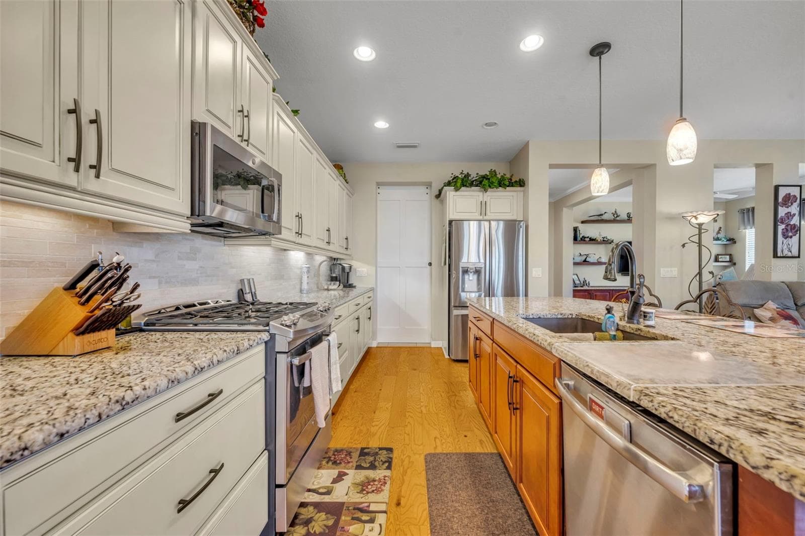 Single Family Residence at 334 SILVER MAPLE RD, GROVELAND, photo 19 of 57