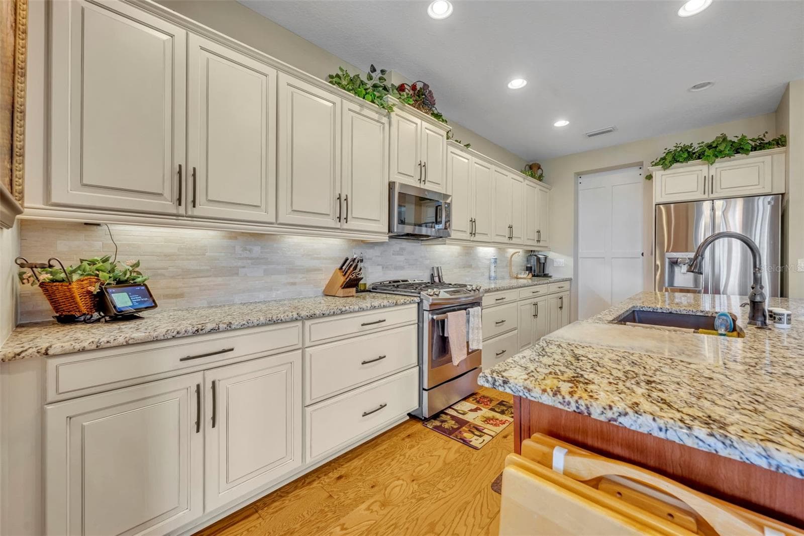 Single Family Residence at 334 SILVER MAPLE RD, GROVELAND, photo 20 of 57