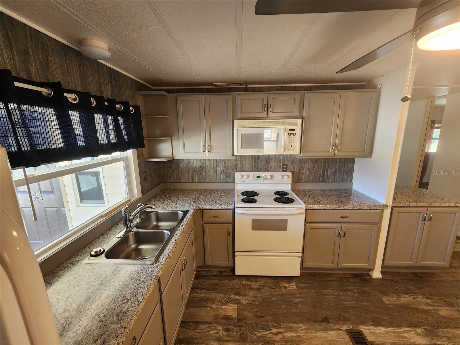 Updated Kitchen - 808 53RD AVE E #191, BRADENTON