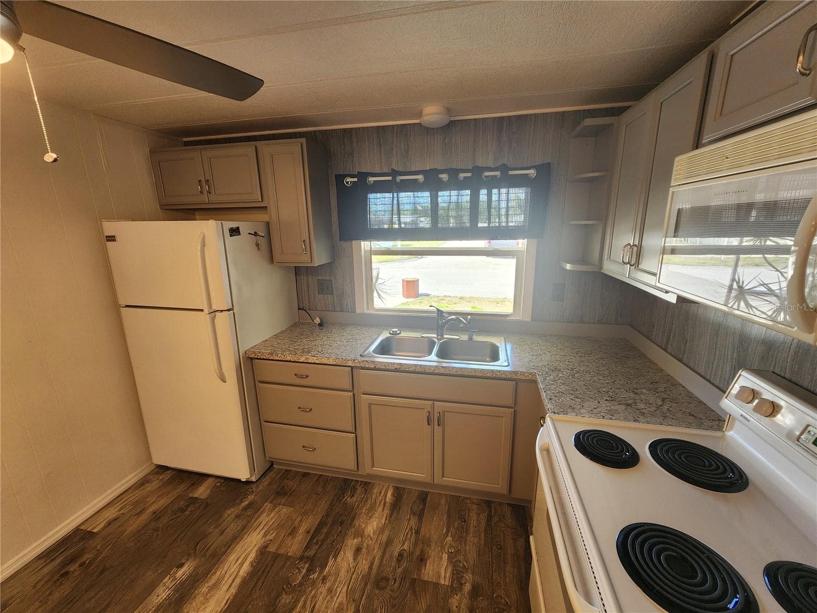 Updated Kitchen - 808 53RD AVE E #191, BRADENTON