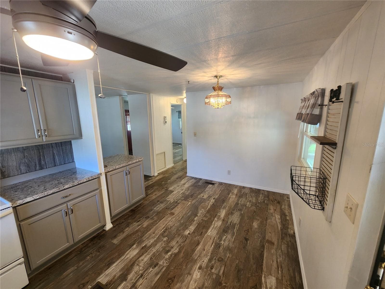 Looking into Dining area - 808 53RD AVE E #191, BRADENTON