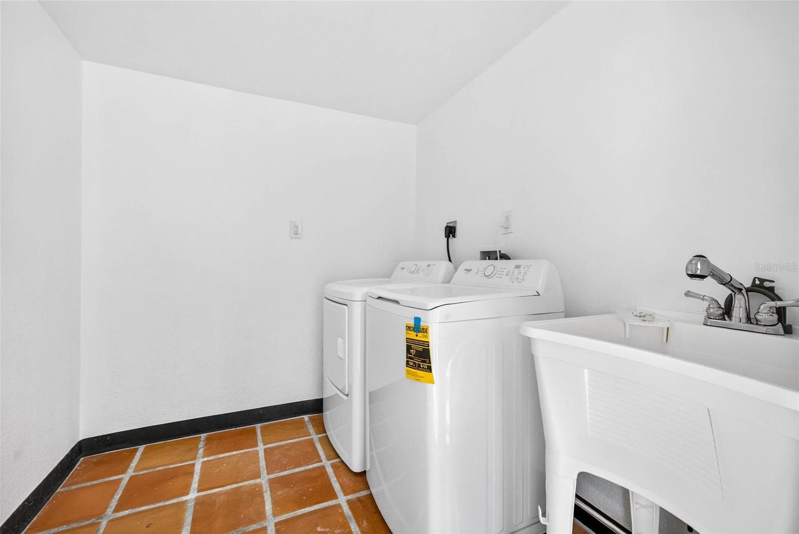 Single Family Residence at 236 SAN SALVADOR DR, DUNEDIN, photo 76 of 91