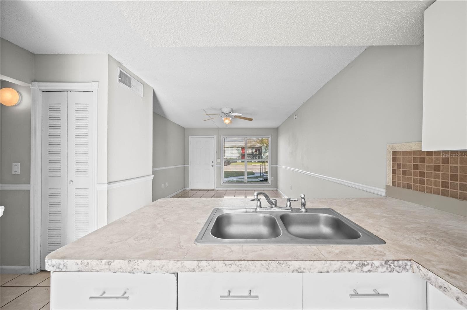Condominium at 1896 CARALEE BLVD #2, ORLANDO, photo 4 of 18