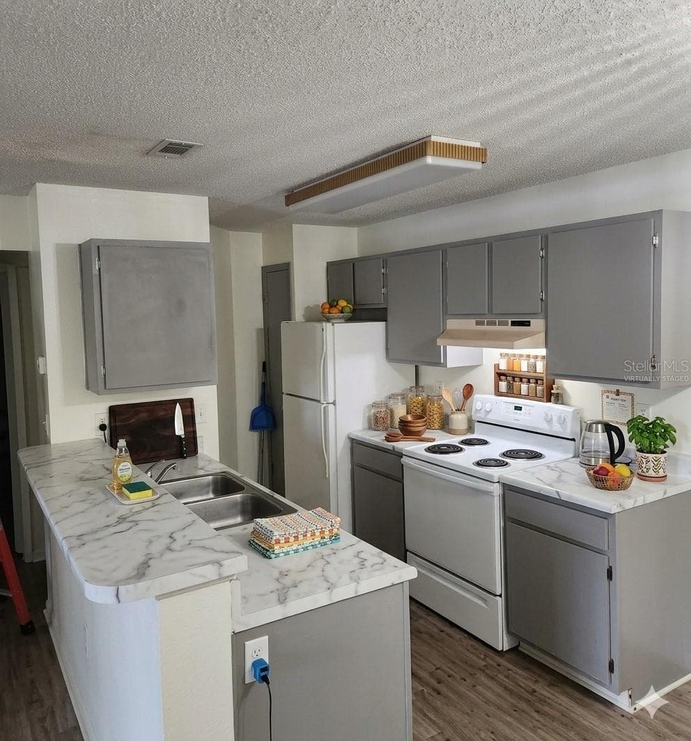 *virtually staged* *new cabinet doors were created and placed in Jan 2026. image was altered to remove construction items on the counter. - 974 LEEWARD PL #205, ALTAMONTE SPRINGS