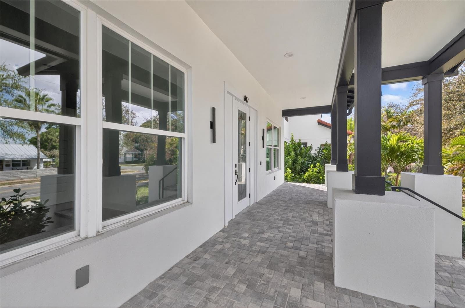 Inviting large front porch - 842 30TH AVE, ST PETERSBURG