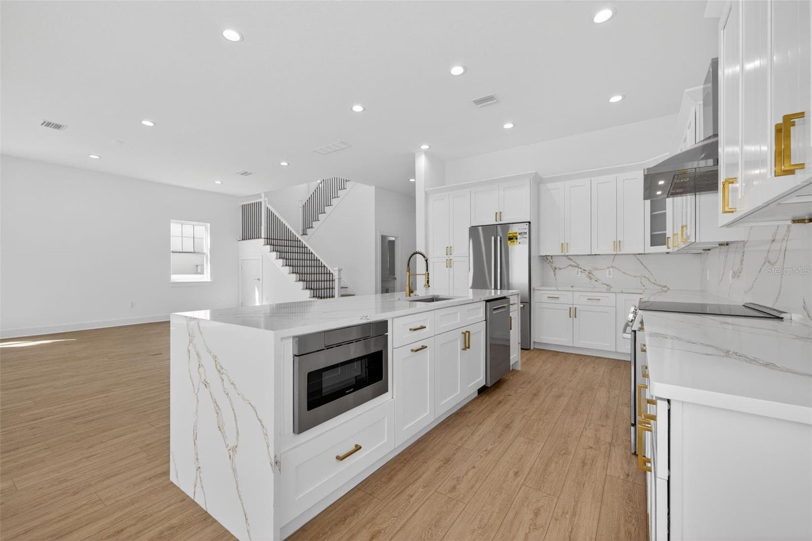 Spacious great room - 842 30TH AVE, ST PETERSBURG