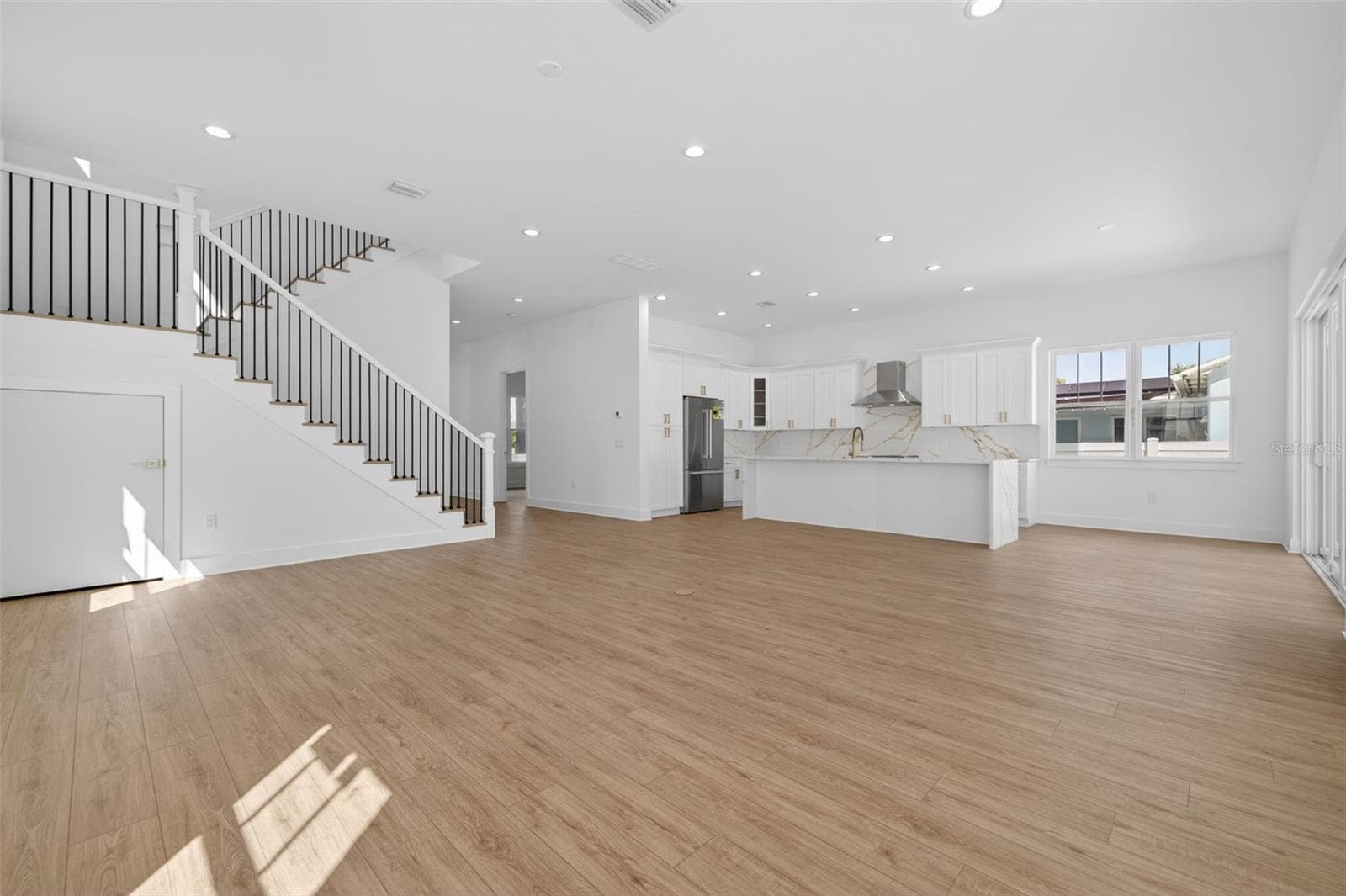 Expansive great room - 842 30TH AVE, ST PETERSBURG