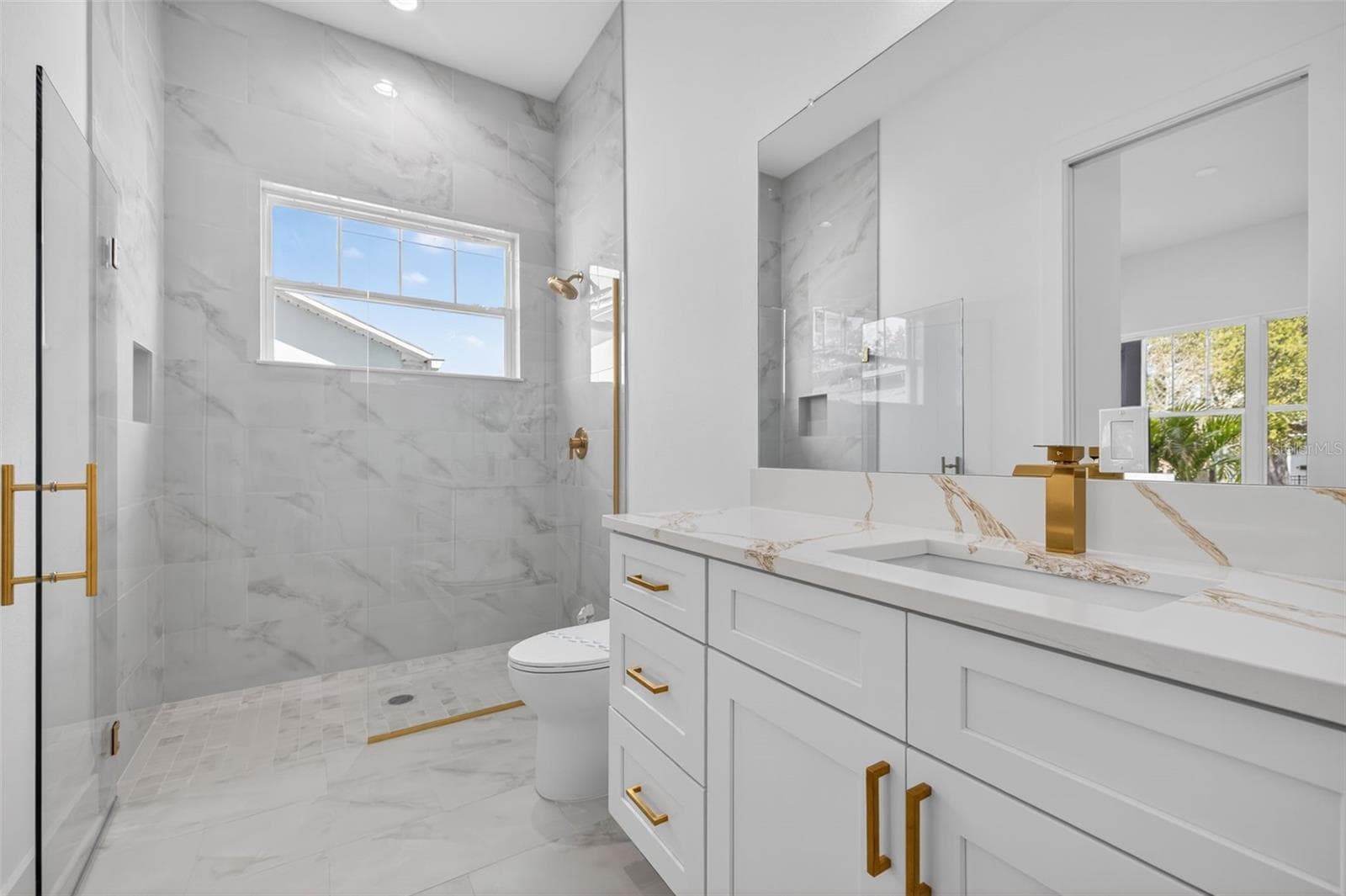 En-Suite for downstairs Bedroom 4 - 842 30TH AVE, ST PETERSBURG