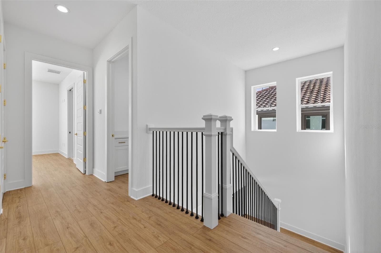 Inviting nook at the top of stairs - 842 30TH AVE, ST PETERSBURG