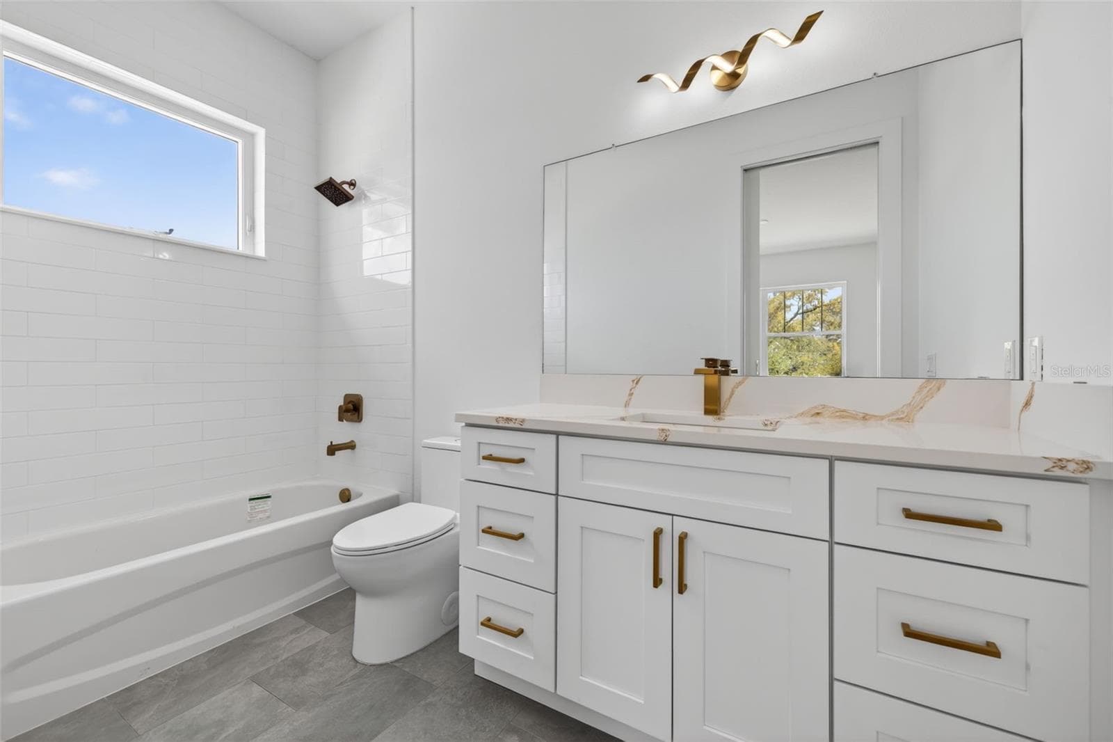 En-suite off upper bedroom 3 - 842 30TH AVE, ST PETERSBURG