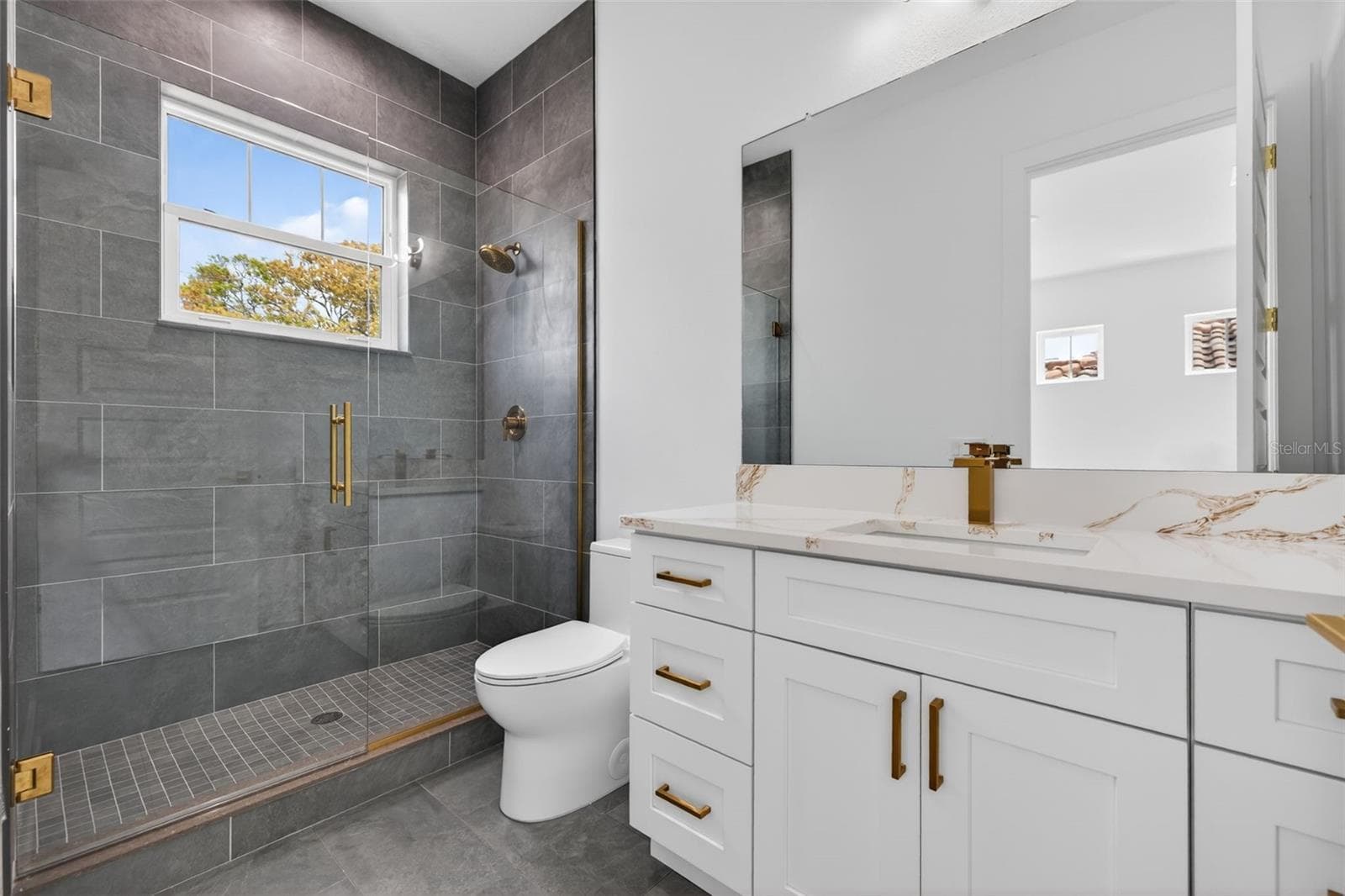 En-suite off upper bedroom 2 - 842 30TH AVE, ST PETERSBURG