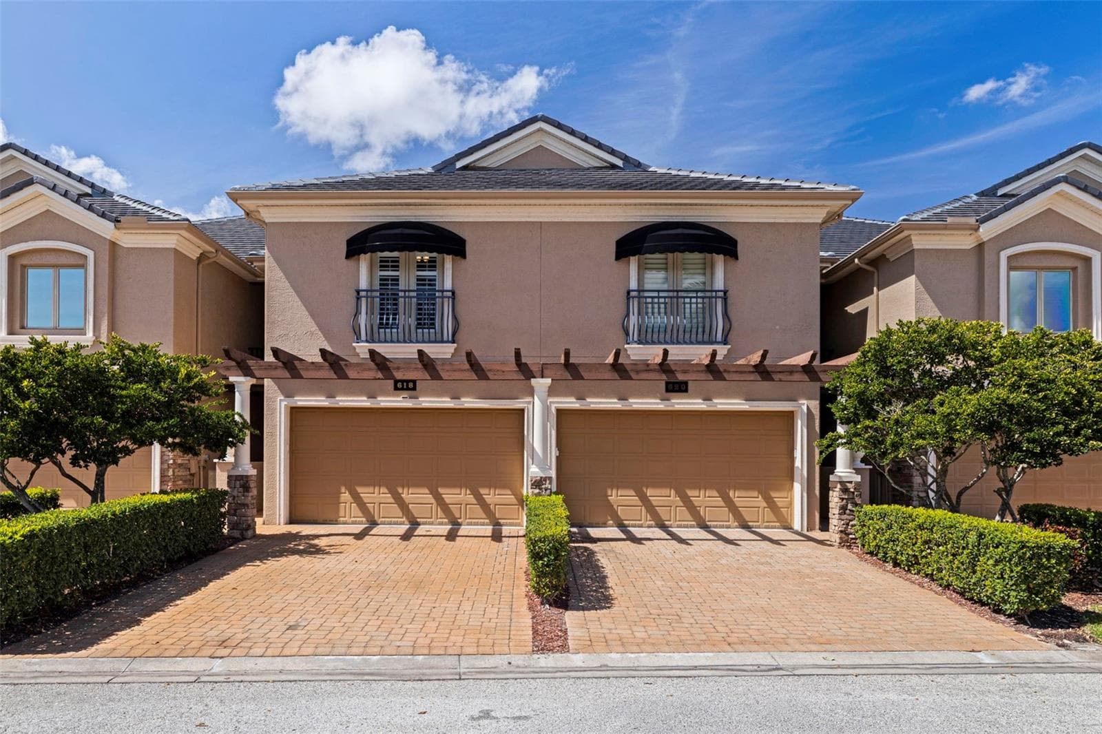 Townhouse at 618 SAXONY BLVD, ST PETERSBURG, photo 2 of 56