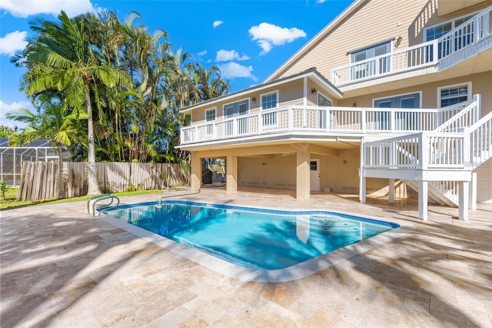Large renovated Heated Pool - 1902 ARROWHEAD DR NE, ST PETERSBURG