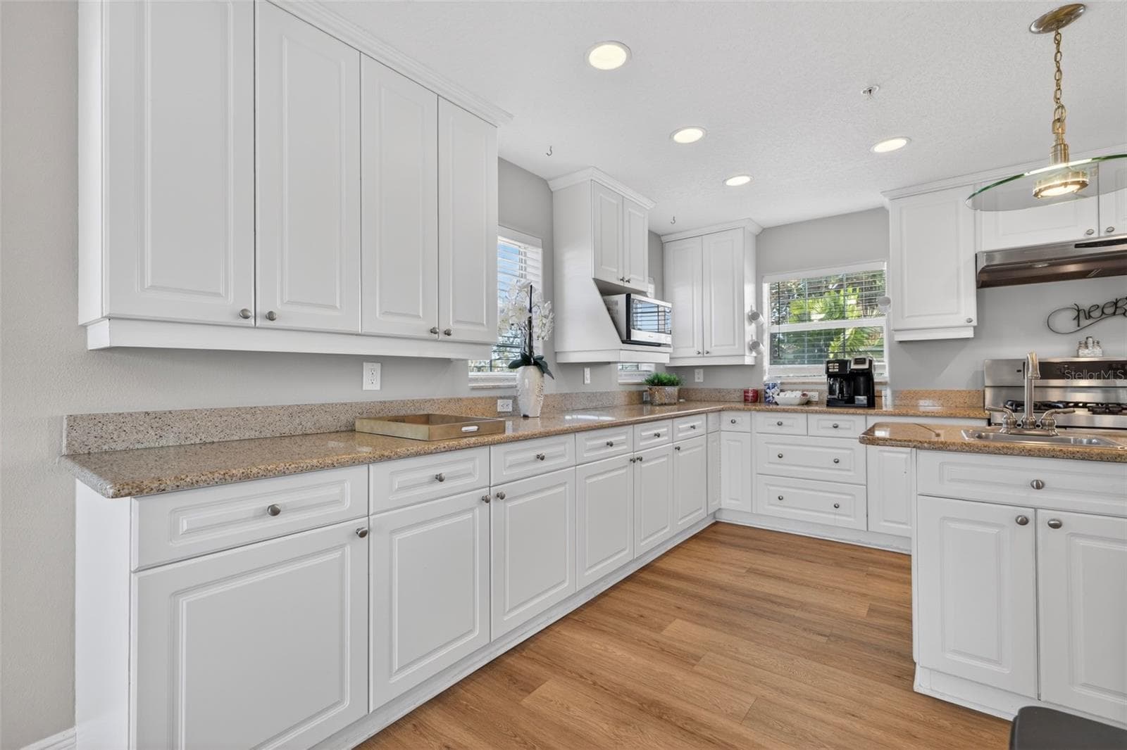 Single Family Residence at 1902 ARROWHEAD DR NE, ST PETERSBURG, photo 9 of 49