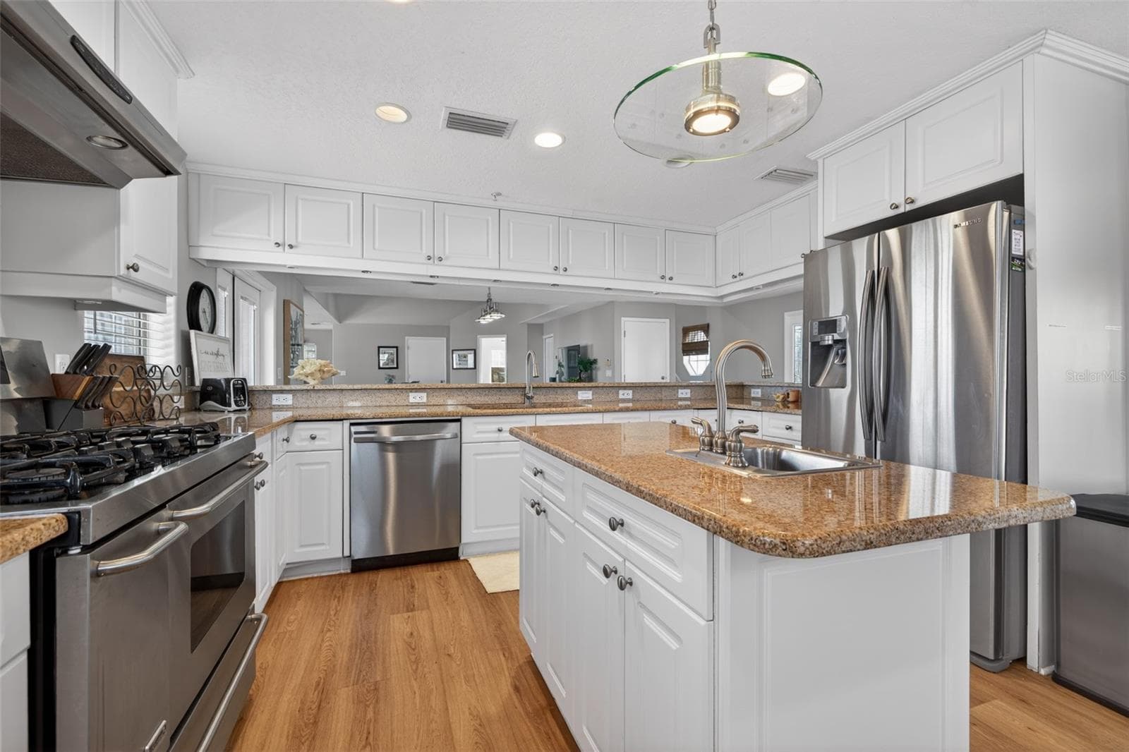 Single Family Residence at 1902 ARROWHEAD DR NE, ST PETERSBURG, photo 11 of 49
