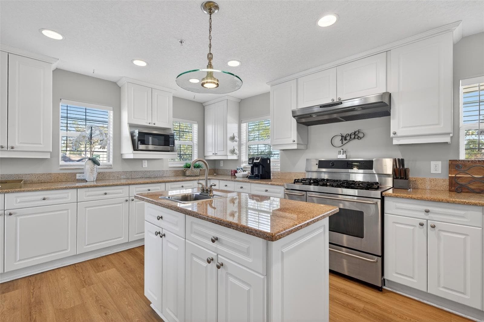 Single Family Residence at 1902 ARROWHEAD DR NE, ST PETERSBURG, photo 13 of 49