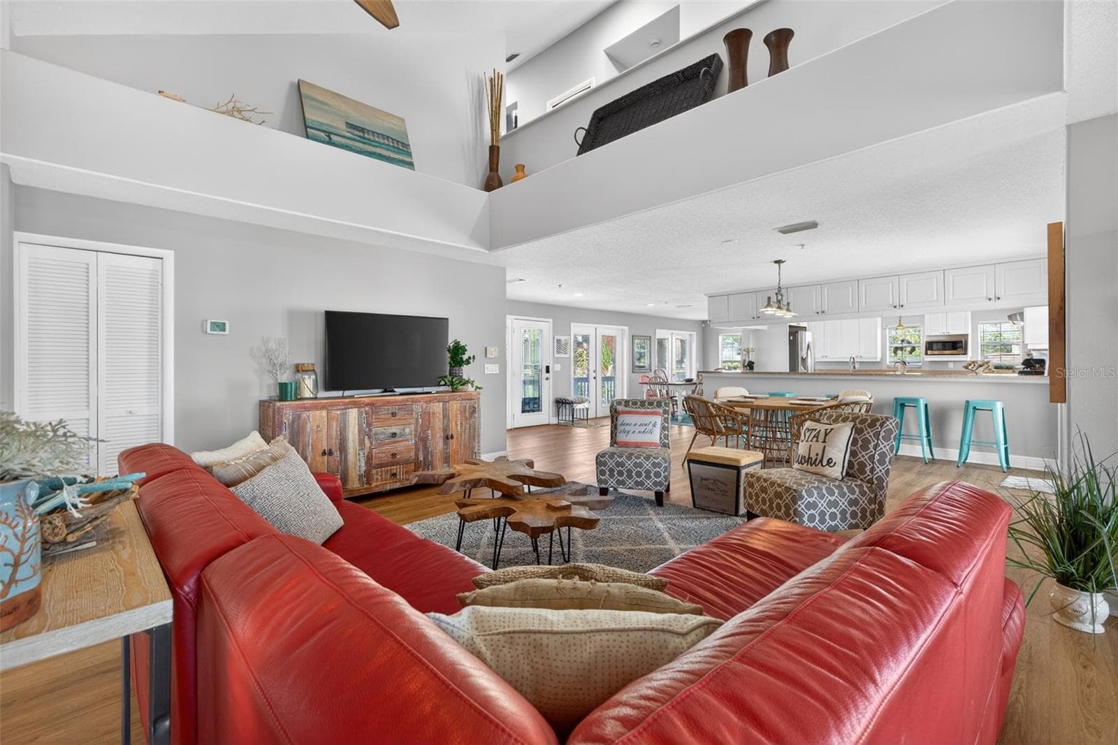Single Family Residence at 1902 ARROWHEAD DR NE, ST PETERSBURG, photo 19 of 49