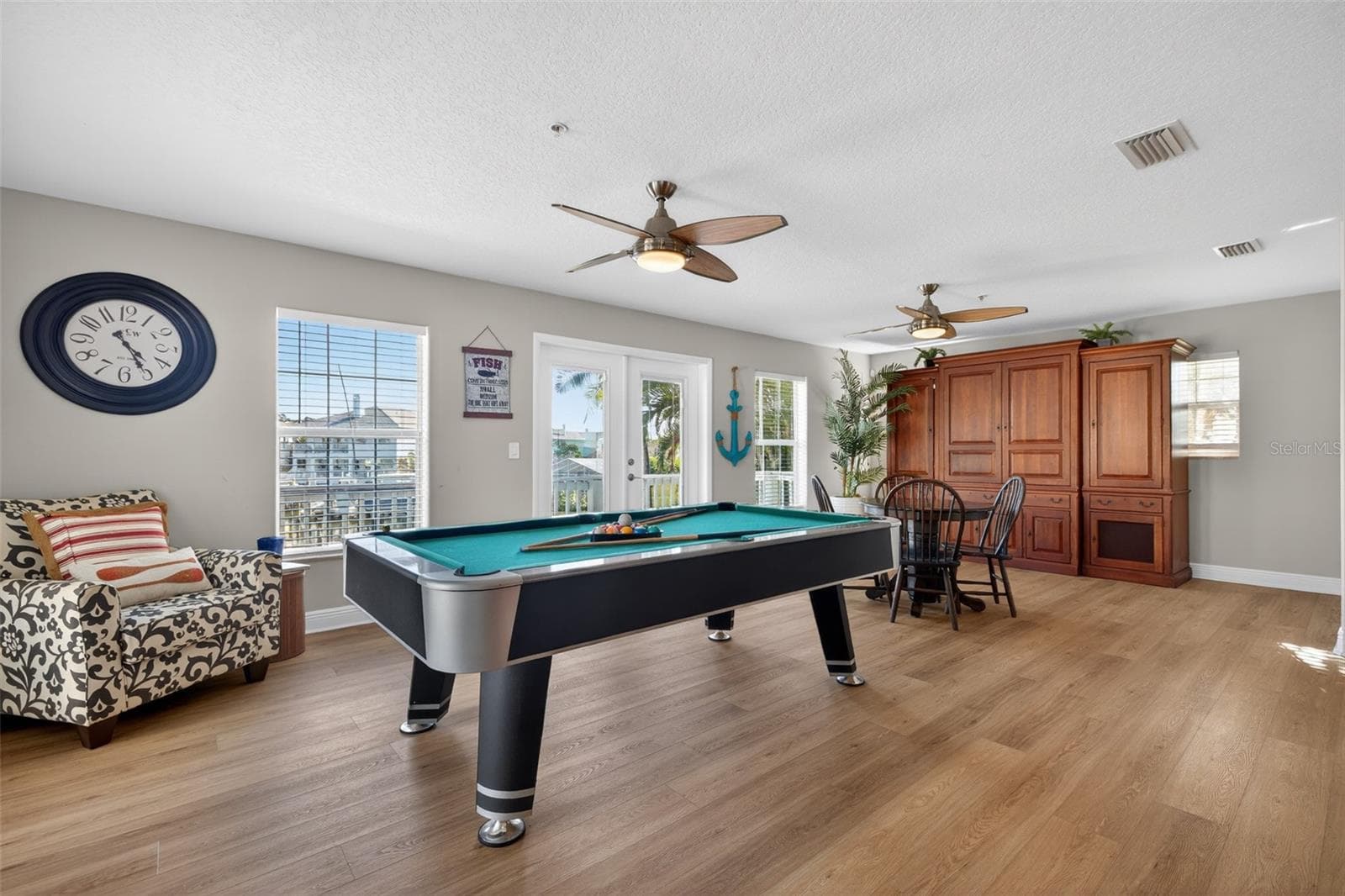 Game Room - 1902 ARROWHEAD DR NE, ST PETERSBURG