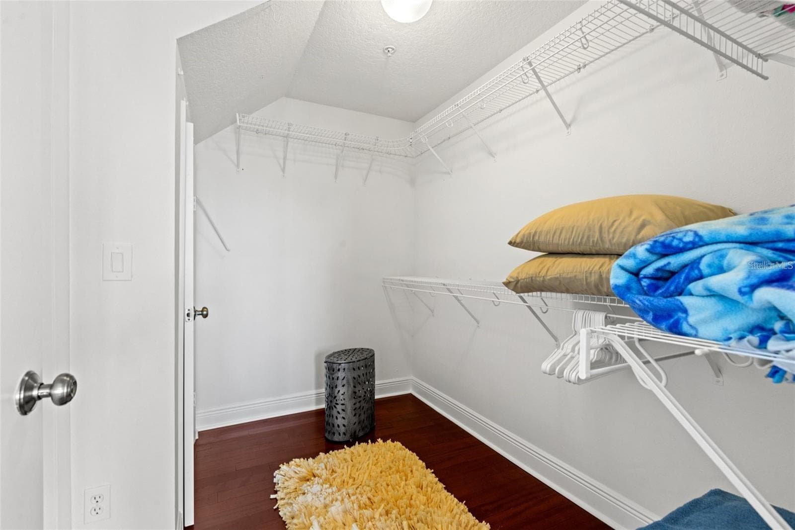 Large Walk in Closet - 1902 ARROWHEAD DR NE, ST PETERSBURG