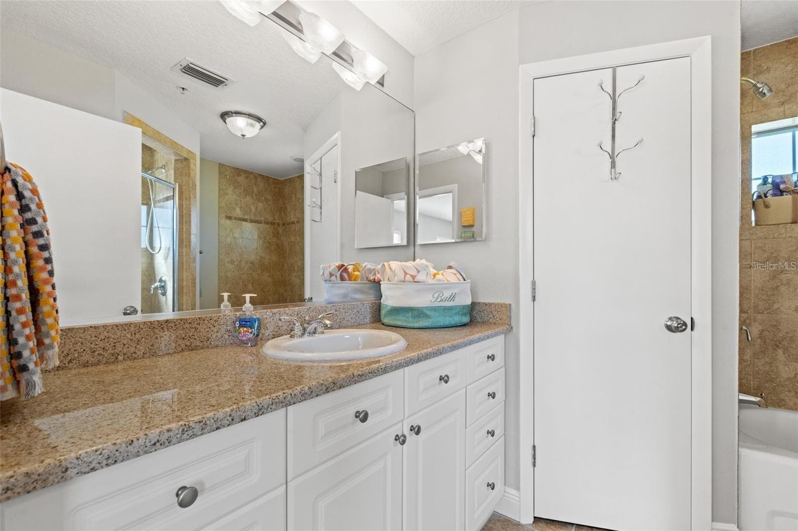 Ensuite Bath 2 - 1902 ARROWHEAD DR NE, ST PETERSBURG