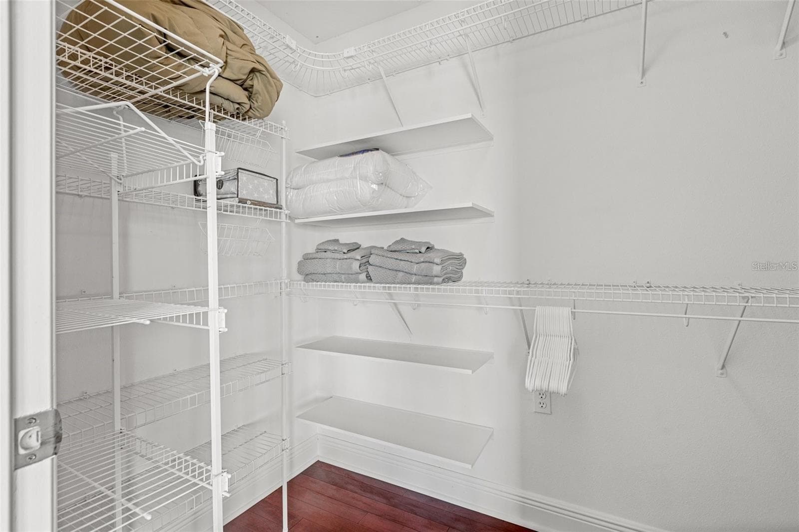 Walk in Closet - 1902 ARROWHEAD DR NE, ST PETERSBURG