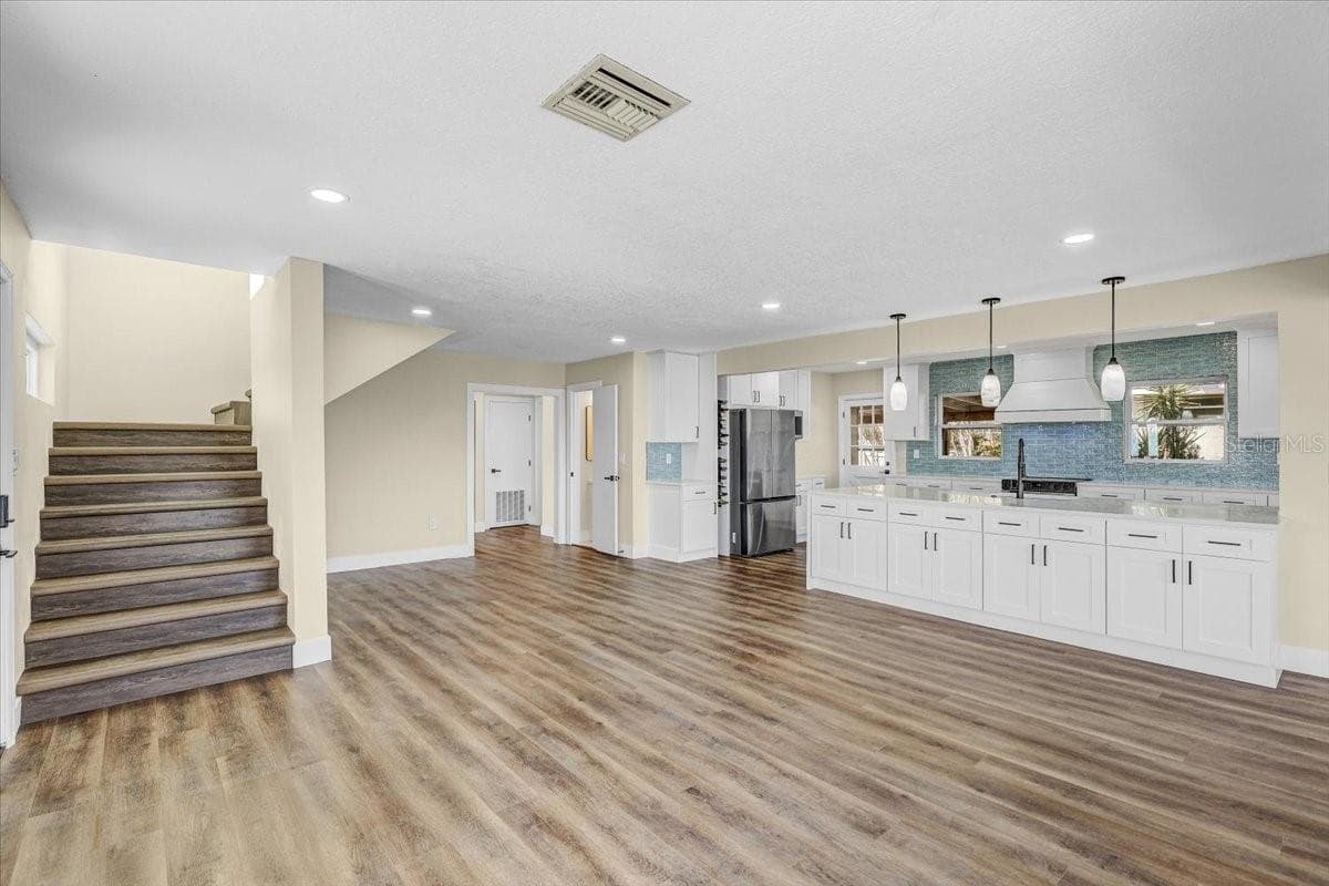 Single Family Residence at 2201 RIVERVIEW BLVD, BRADENTON, photo 6 of 69
