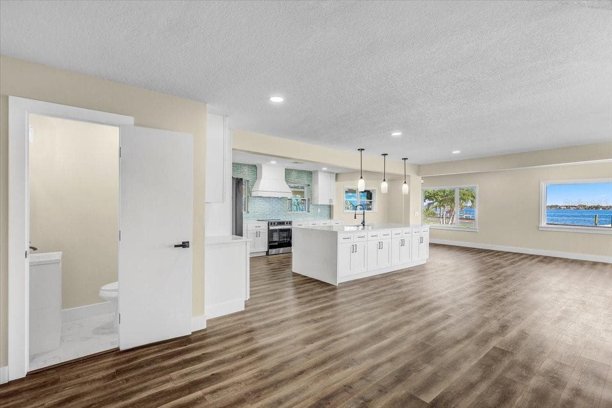 Single Family Residence at 2201 RIVERVIEW BLVD, BRADENTON, photo 7 of 69