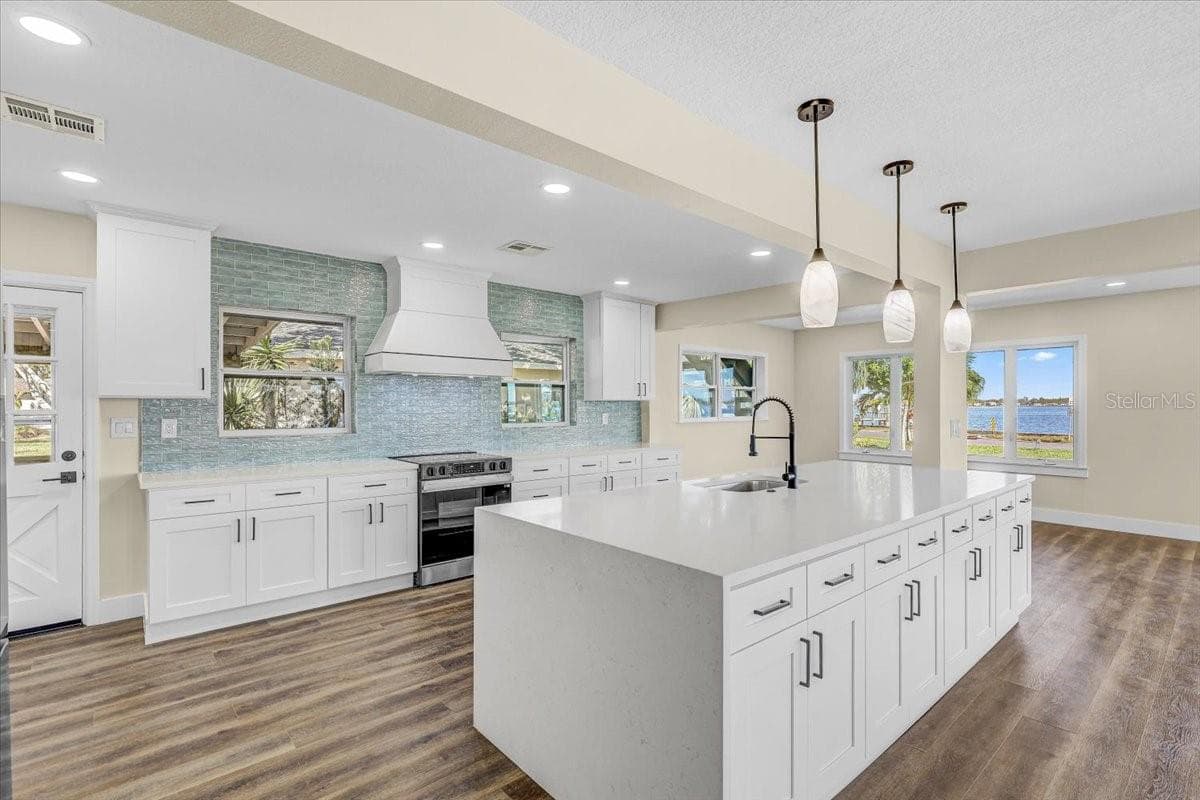 Single Family Residence at 2201 RIVERVIEW BLVD, BRADENTON, photo 14 of 69