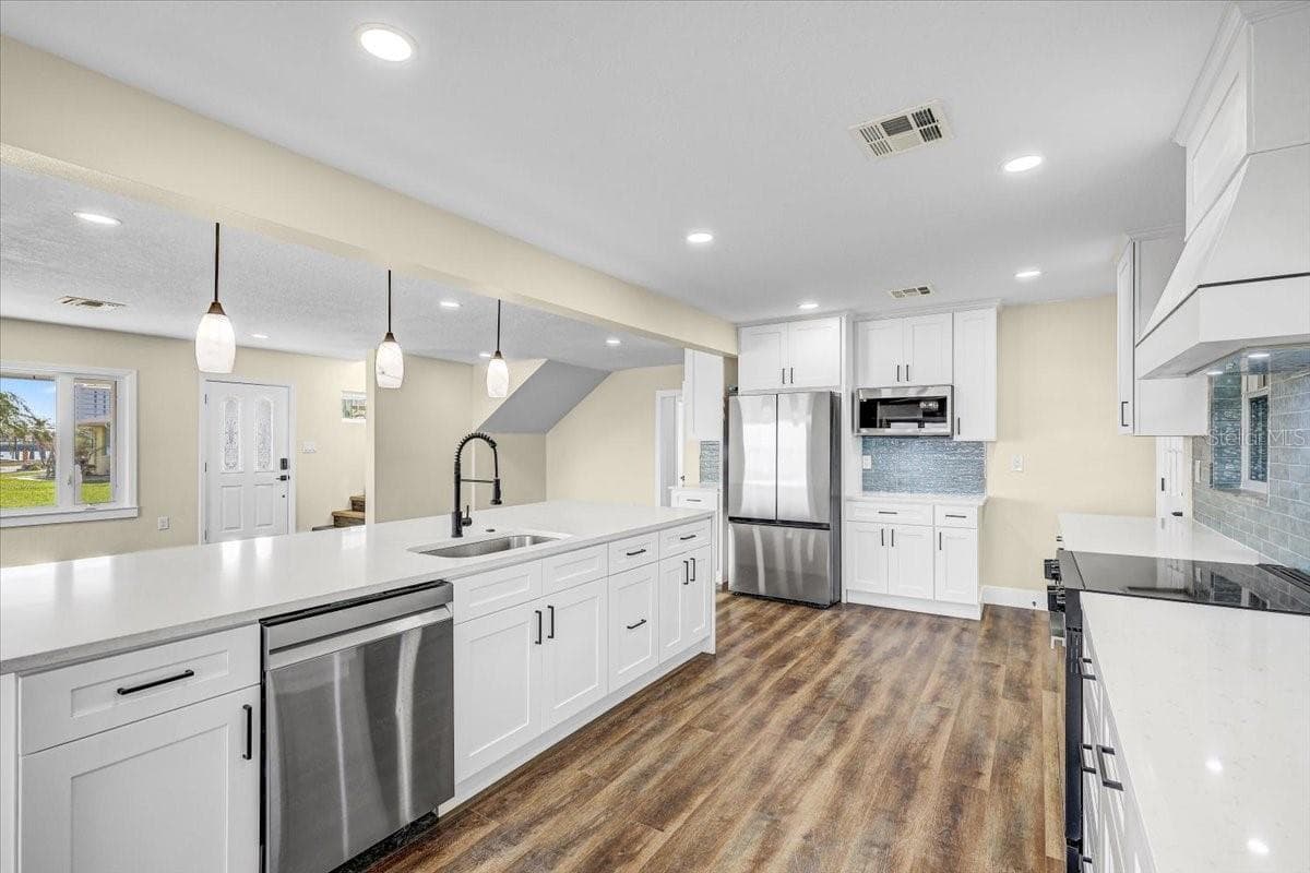 Single Family Residence at 2201 RIVERVIEW BLVD, BRADENTON, photo 18 of 69