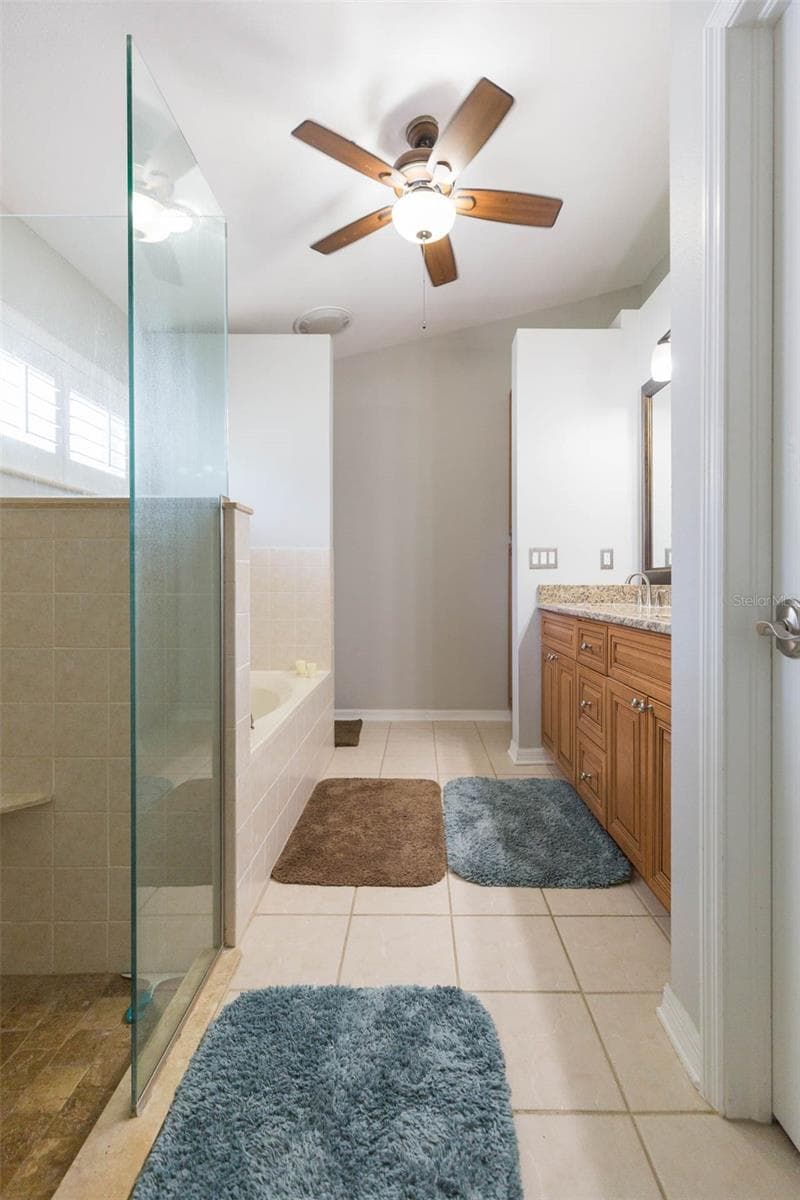 Single Family Residence at 876 ADDISON DR NE, ST PETERSBURG, photo 29 of 62