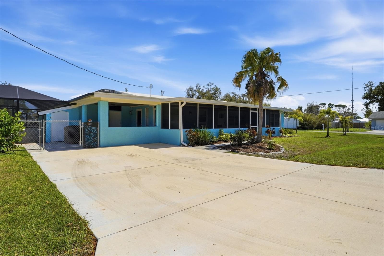 2400 PINE CT
