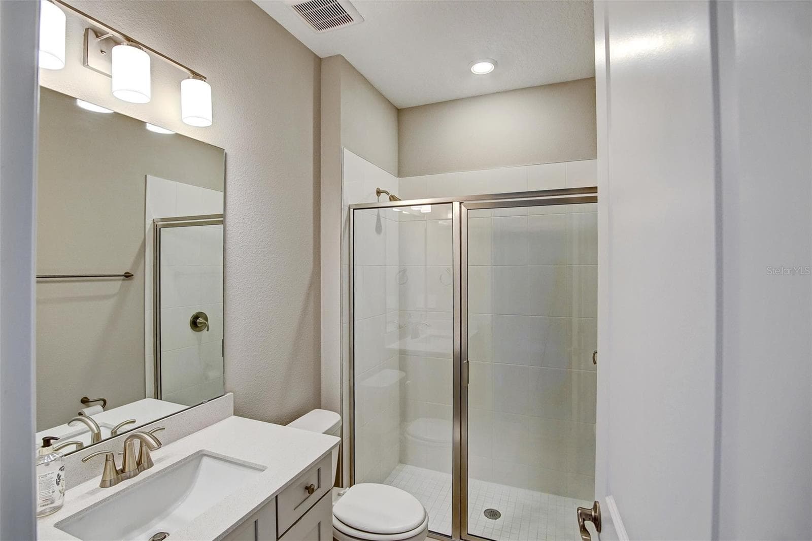 Single Family Residence at 2121 DIVOT DR, DAYTONA BEACH, photo 18 of 29