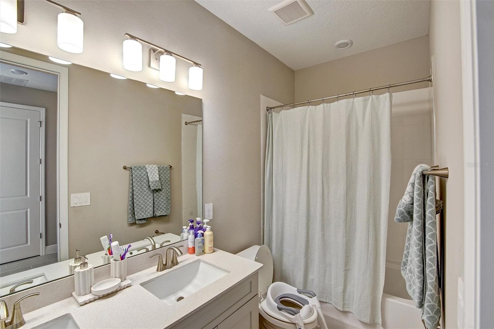 Single Family Residence at 2121 DIVOT DR, DAYTONA BEACH, photo 21 of 29