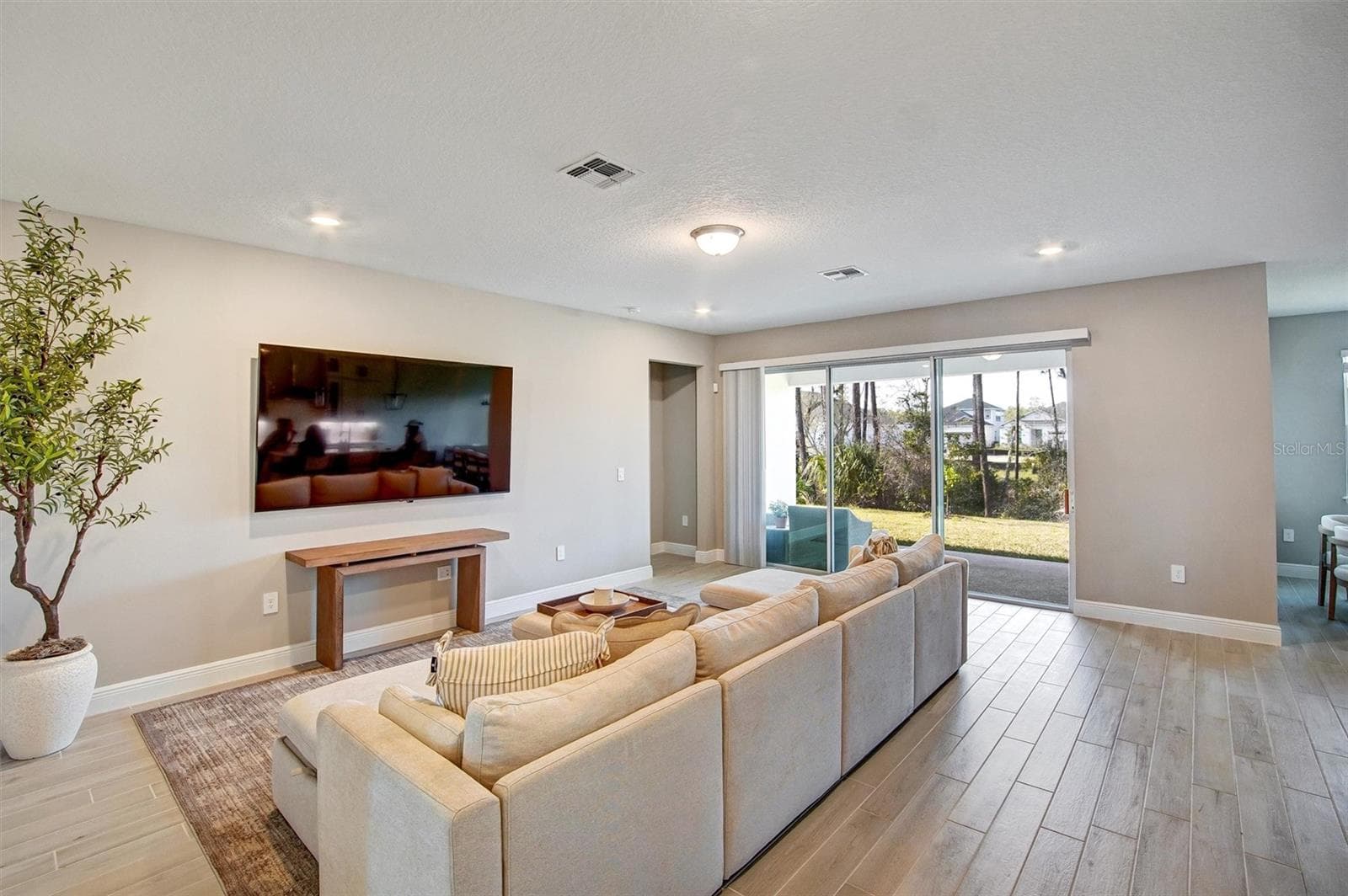 Single Family Residence at 2121 DIVOT DR, DAYTONA BEACH, photo 2 of 29