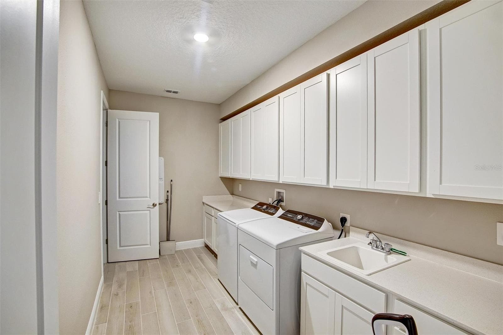 Single Family Residence at 2121 DIVOT DR, DAYTONA BEACH, photo 13 of 29