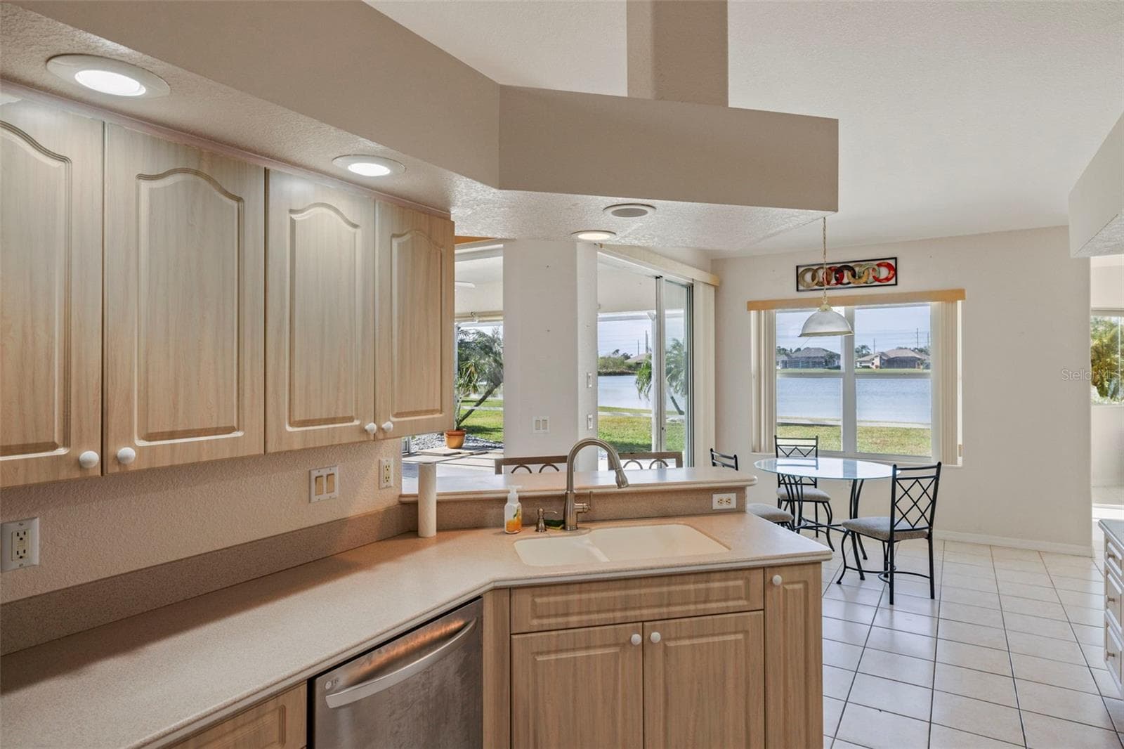 Single Family Residence at 12942 SW KINGSWAY CIR, LAKE SUZY, photo 4 of 36