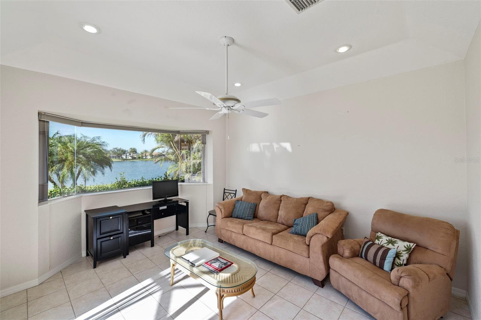 Single Family Residence at 12942 SW KINGSWAY CIR, LAKE SUZY, photo 14 of 36