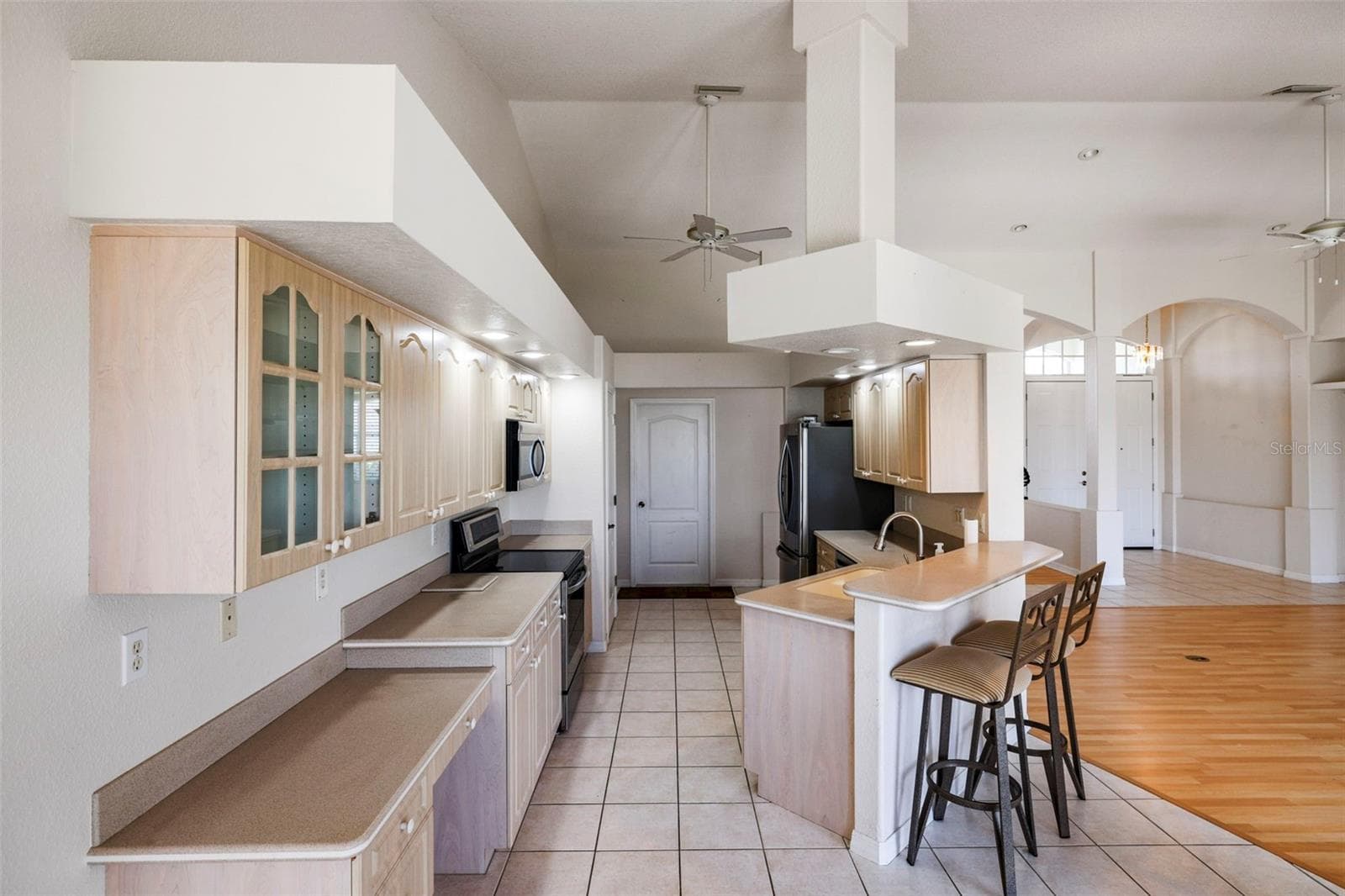 Single Family Residence at 12942 SW KINGSWAY CIR, LAKE SUZY, photo 17 of 36
