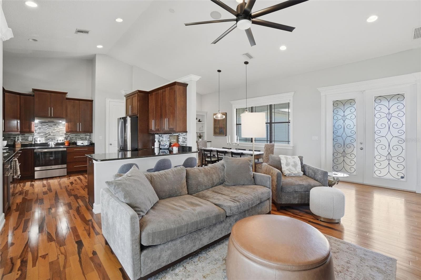 Living room - 834 MILLSHORE DR, CHULUOTA