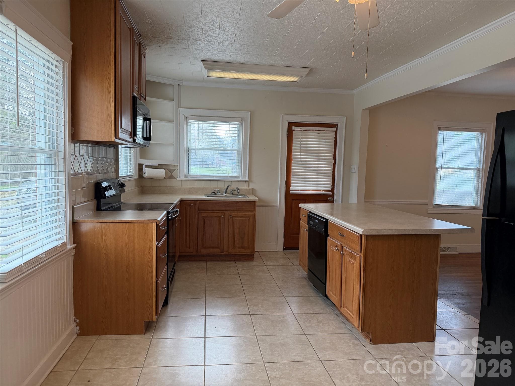 Spacious kitchen with lots of natural light. - 612 Ballard Street, Chester
