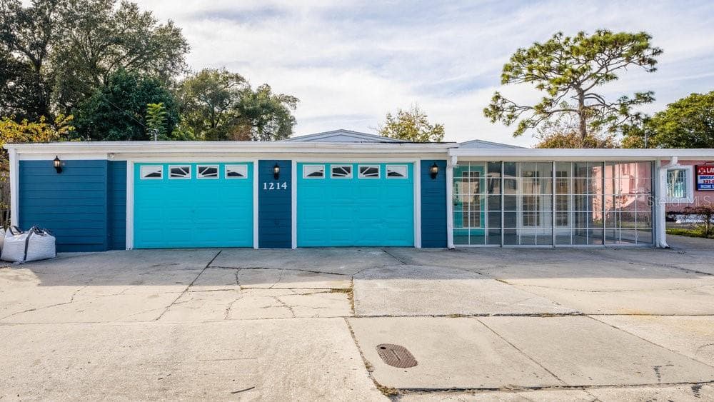 1214 N PINE HILLS RD