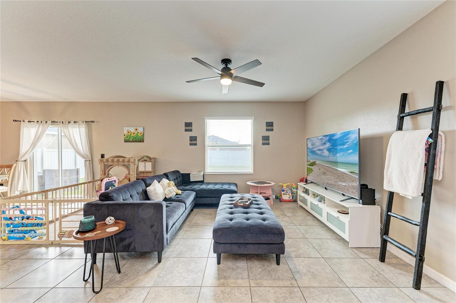 Single Family Residence at 17112 YELLOW PINE ST, WIMAUMA, photo 10 of 48