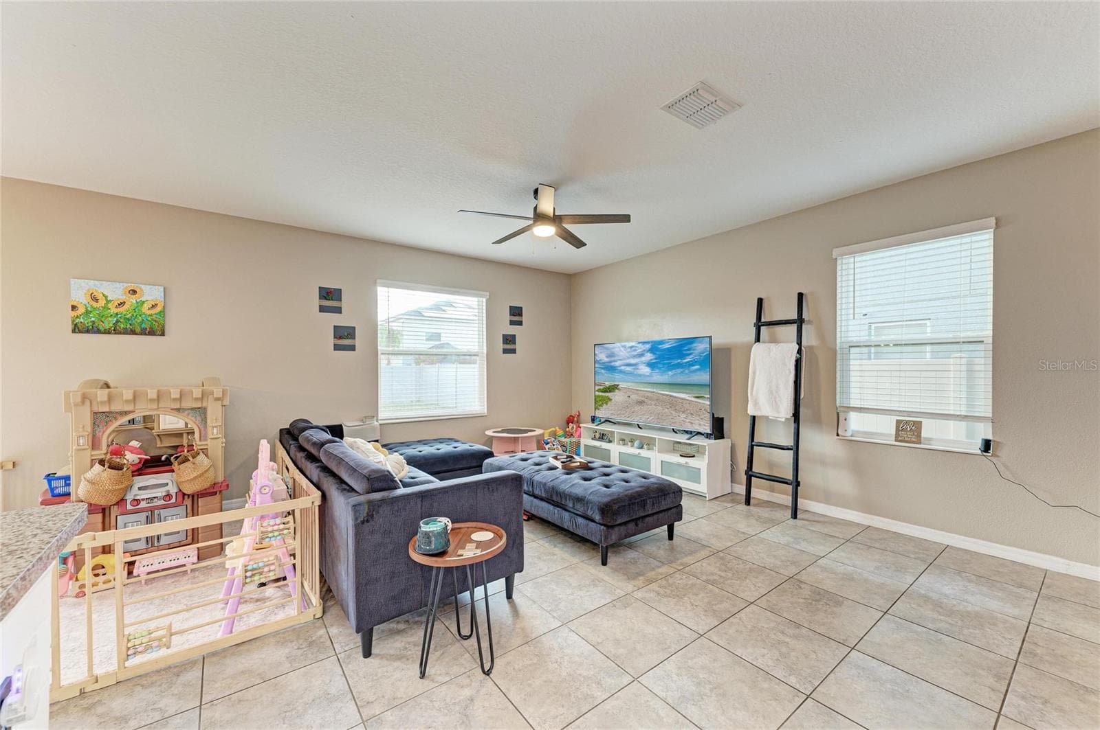 Single Family Residence at 17112 YELLOW PINE ST, WIMAUMA, photo 11 of 48