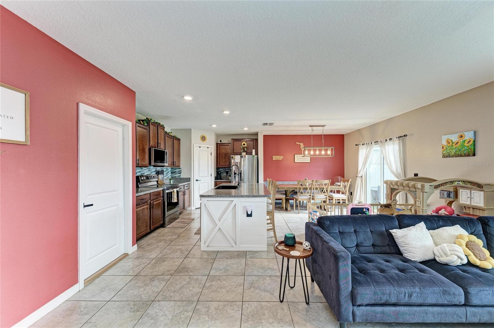Single Family Residence at 17112 YELLOW PINE ST, WIMAUMA, photo 15 of 48
