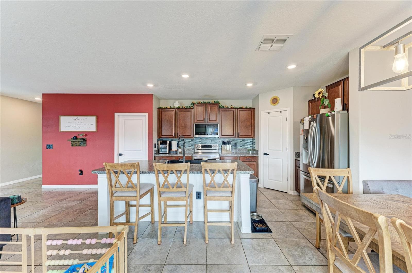 Single Family Residence at 17112 YELLOW PINE ST, WIMAUMA, photo 19 of 48