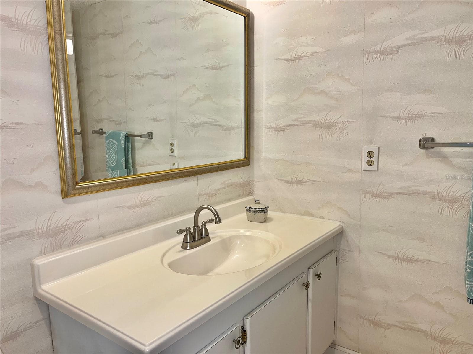 Newer Vanity - 519 ALBEE FARM RD #210, VENICE