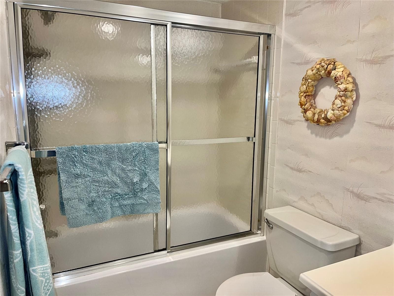 Shower and Bathtub - 519 ALBEE FARM RD #210, VENICE