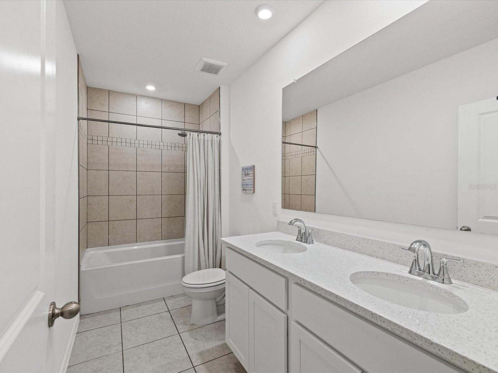 hallway bathroom - 16334 FROST BIRD RD, WEEKI WACHEE